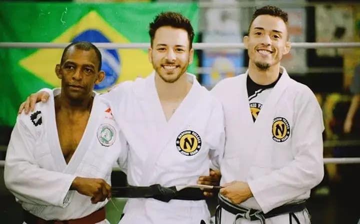 Cantor Junior Lima foi graduado à faixa-preta no Jiu-Jitsu em 2019 (Foto: Reprodução)