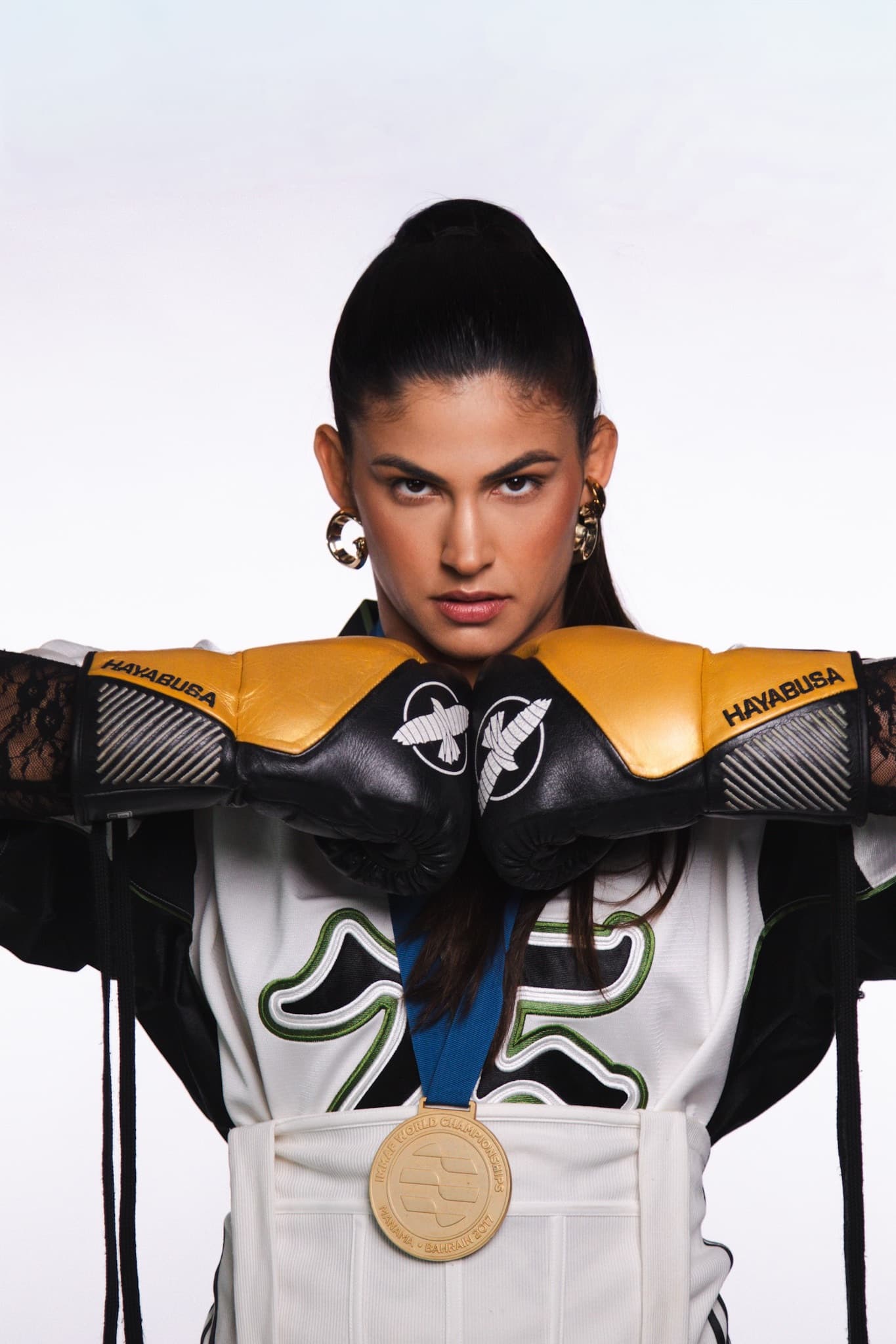 Campeã de MMA, Michele Oliveira une os ringues ao universo da moda