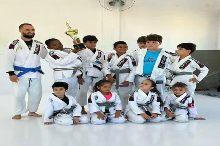 Novo artigo publicado no site da TATAME fala sobre o racismo e a negação do preconceito (Foto: Reprodução/@almeidasantosfab)