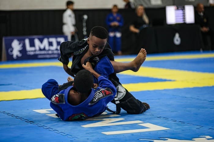 Superlutas e título da Absolute Squad BJJ por equipes agitam 7ª etapa do Campeonato Mineiro de Jiu-Jitsu 2025