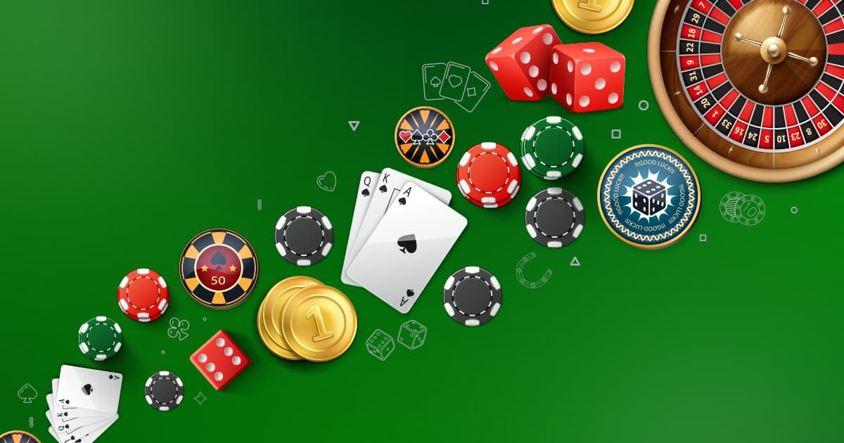 imagem mostra cartas, fichas, roletas e dados sobre um fundo verde.