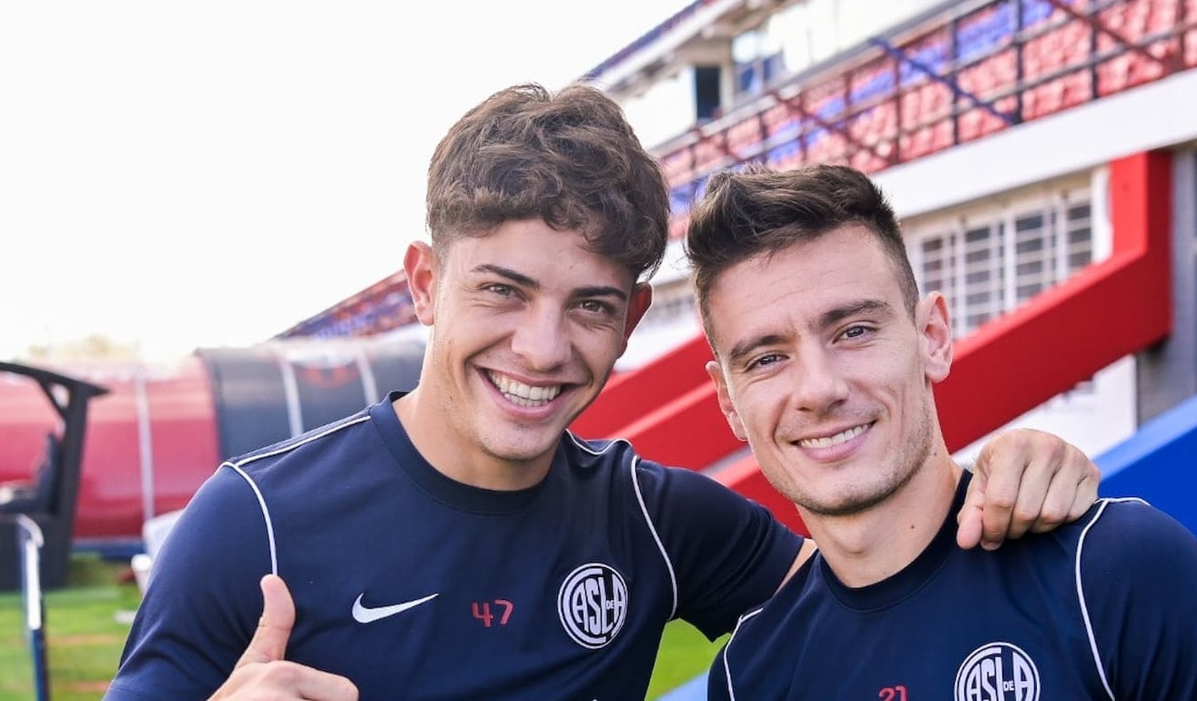 Jogadores do San Lorenzo posando para a foto