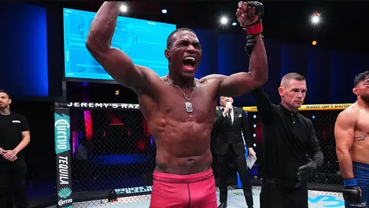 Michael PQD Oliveira segue invicto e impressiona Dana White ao despachar chileno com um cruzado preciso (Foto: Chris Unger/Zuffa LLC)